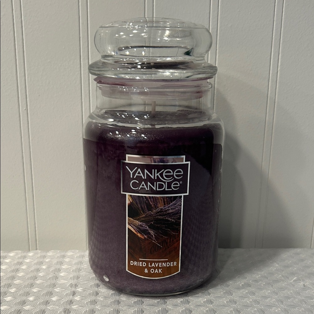 Yankee Candle Lavender & Oak Jar Candle 🕯️ Deep Purple